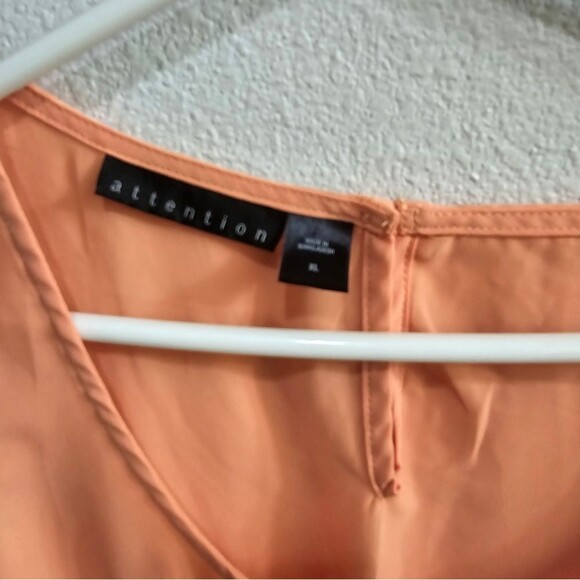 Attention sleeveless peach blouse, lightweight summer blouse size XL - Picture 3 of 4